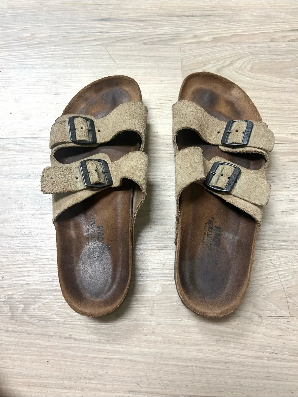 Naot Men’s Sandals Sz US 11 EU 44 Beige Santa Barbara 2 Suede 2 Strap Slide
